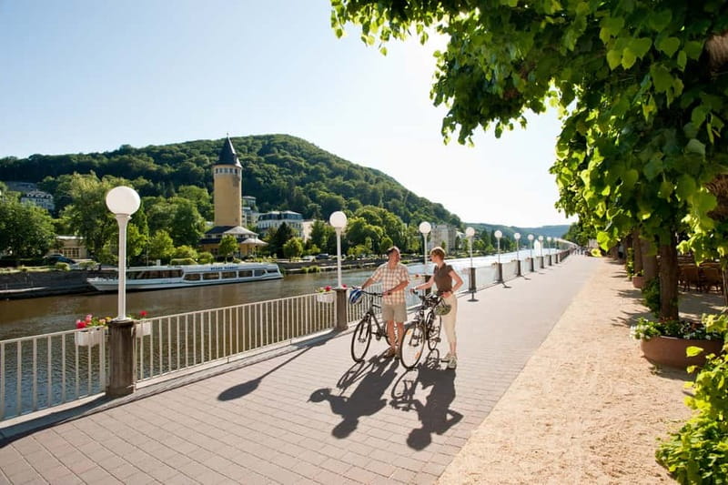 Cochem: Bike and Boat Tour with Picnic and Wine Tasting - Wine Tasting With Three Samples
