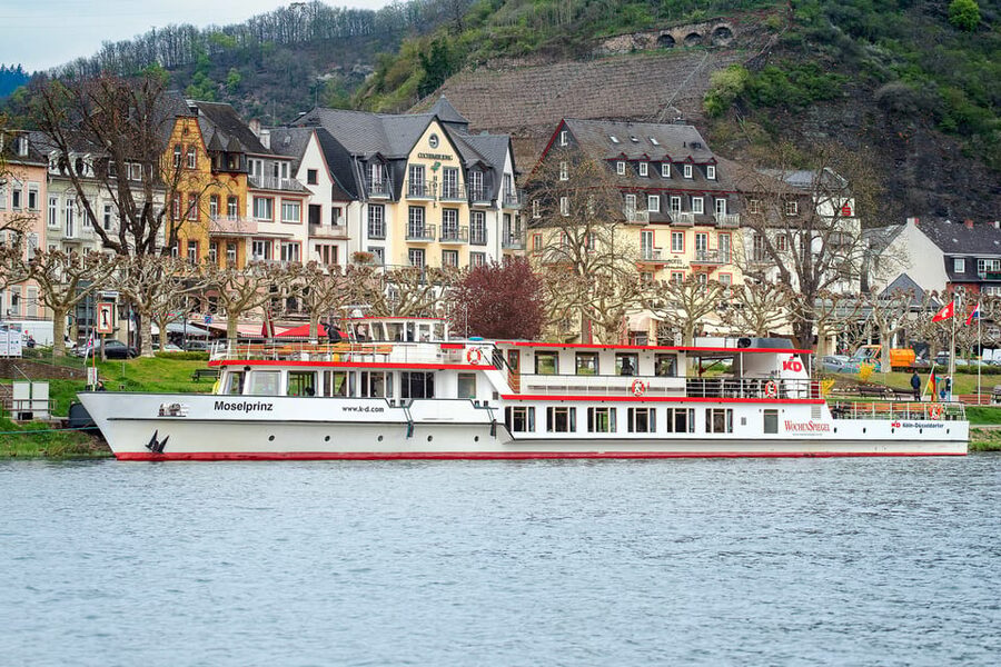 Cochem: Panoramic Cruise on the Moselle River - The first view of Cochem from the Moselle