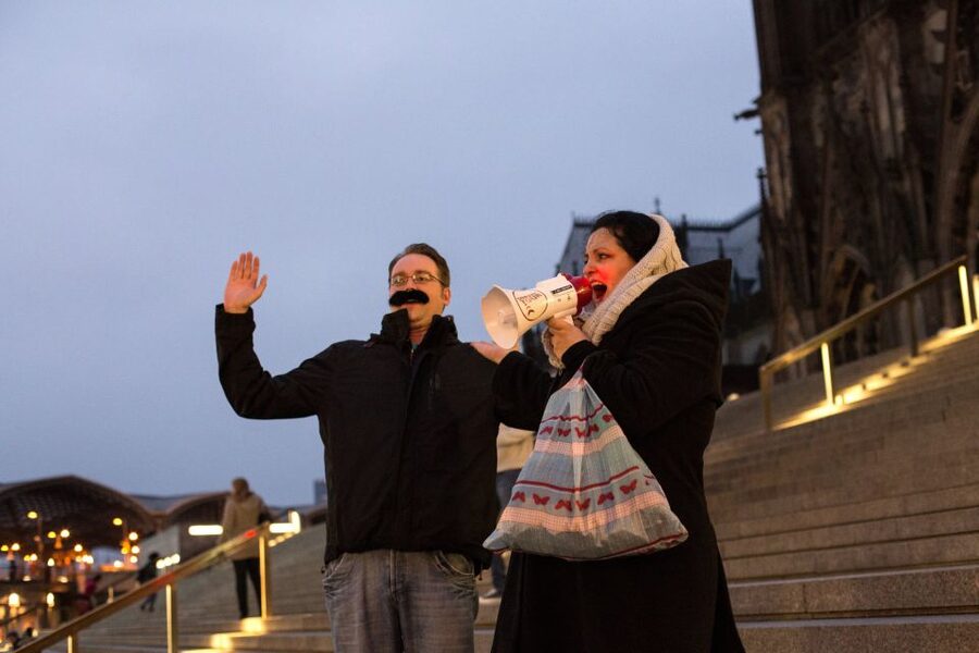 Cologne: 1.5-Hour Comedy Bus Tour - What the 90-minute route gives you