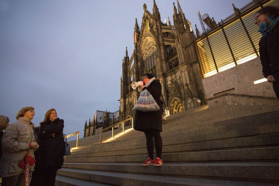Cologne: 1.5-Hour Comedy Bus Tour - Tips for getting more from the ride