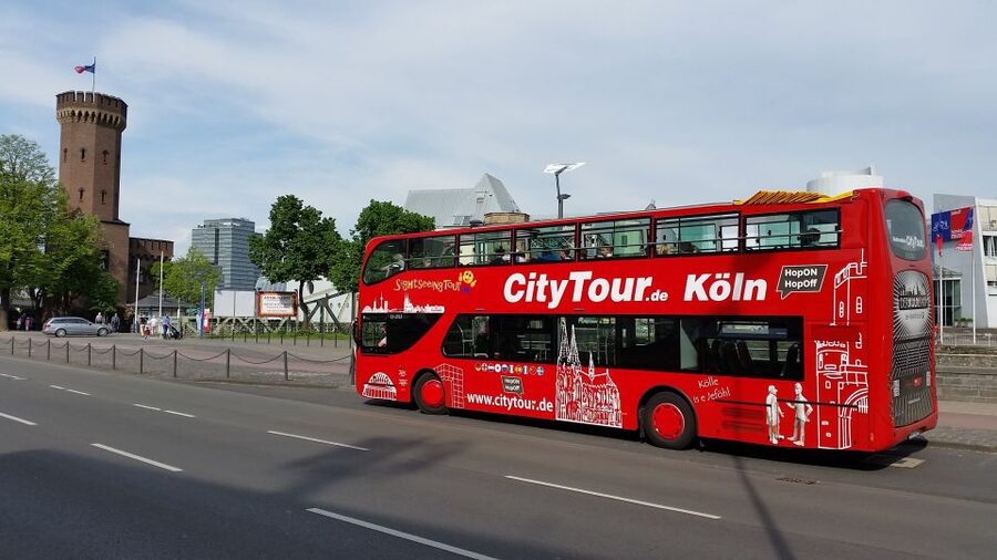 Cologne: 24h Hop-On Hop-Off Sightseeing Bus Ticket - Zoo and Flora: a worthwhile longer stop