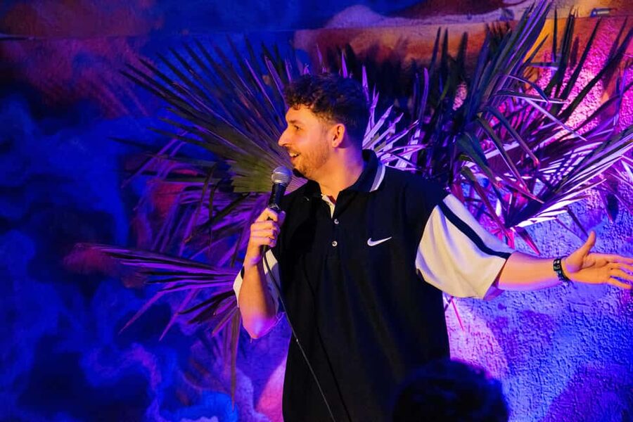Cologne: Best Stand-up-Comedy with laugh guarantee - Nico Hoffmeister keeps the show moving