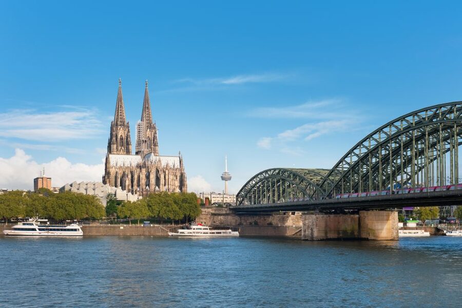 Cologne Cathedral and Old Town Tour with 1 Kölsch - Why this two-hour walk works well in Cologne