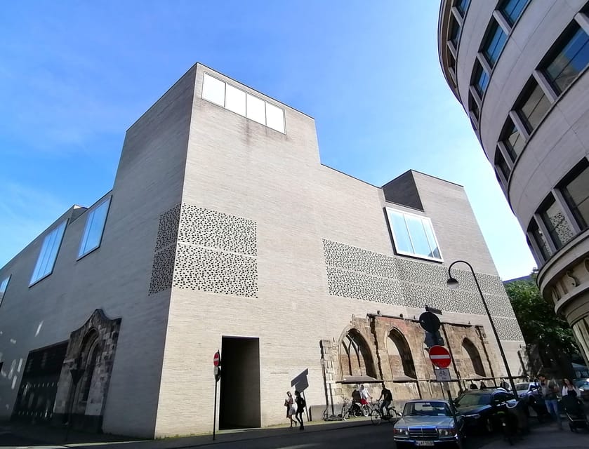 Cologne classic walking tour - How Sara’s guiding style shapes the experience