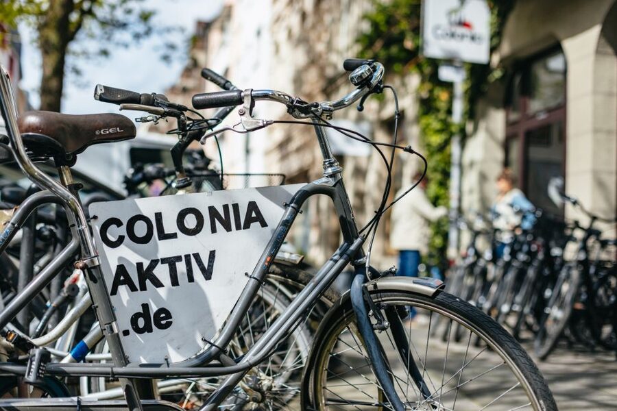 Cologne: Ehrenfeld Street Art Bike Tour - Aachener Weiher and the route west