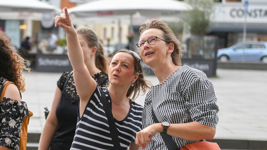 Cologne: entertaining guided tour to old town highlights - Neumarkt and the wider old town
