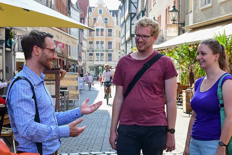Cologne: entertaining guided tour to old town highlights - Meeting the guide at the Romans’ Northern Gate
