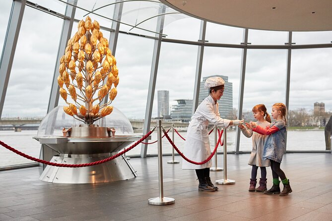 Cologne Highlights Walking Tour with your Private Tour Guide 3 h - Cologne’s Rathaus and the Heinzelmännchen fountain