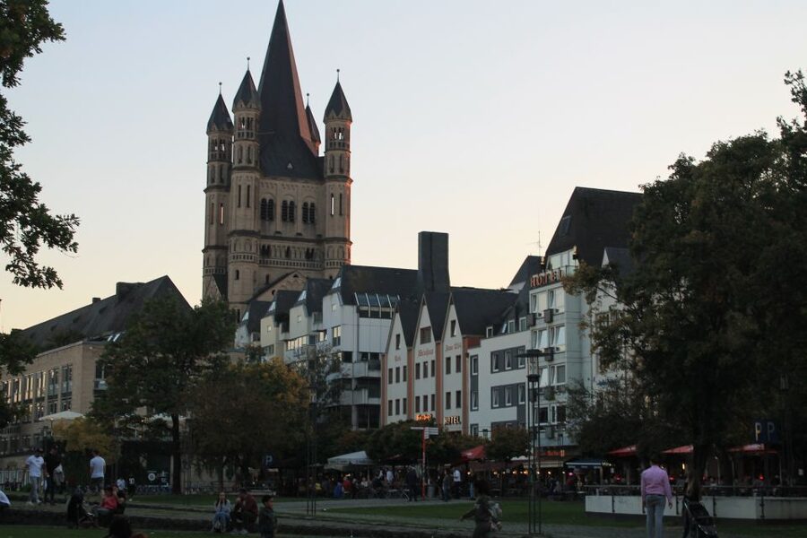 Cologne: Kölsche Highlights-/Altstadt Tour in German - Accessibility and walking comfort