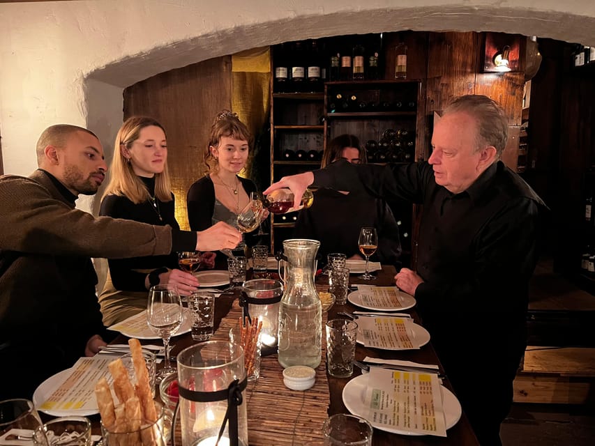 Cologne-Nippes: Gourmet wine tasting with cheese platter - Seven wines and a generous four-hour pace