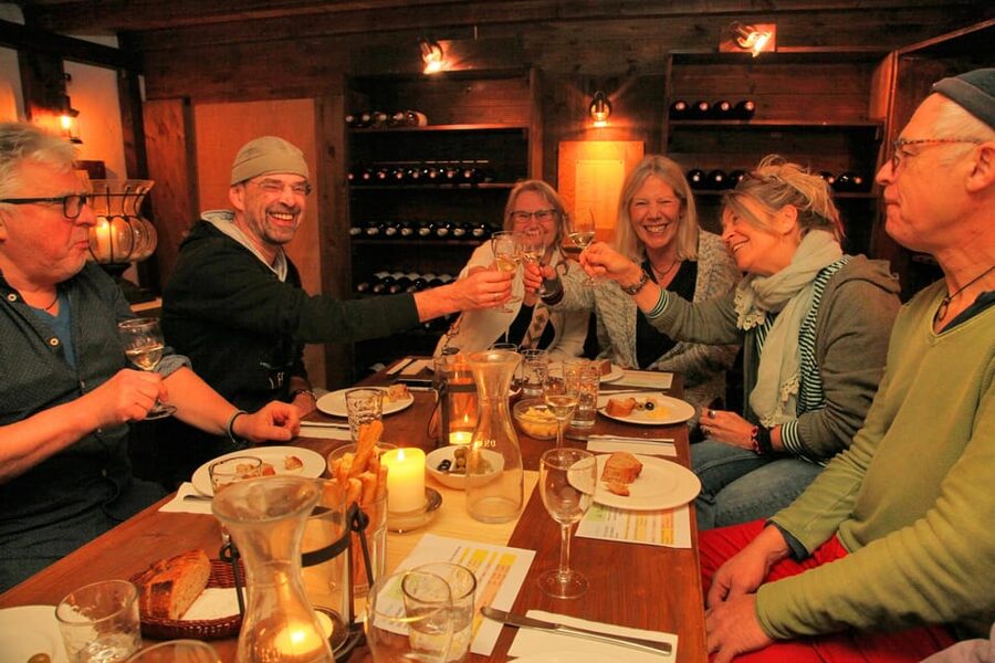 Cologne-Nippes: Gourmet wine tasting with cheese platter - The $76 price: where the value lies