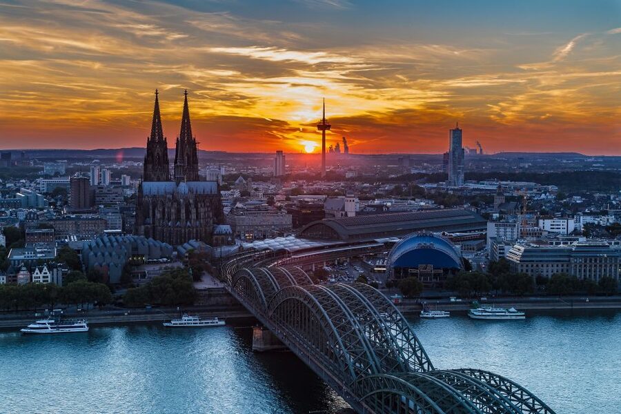 Cologne: Old Town Highlights Walking Tour - Cologne’s oldest marketplaces and the Historic Town Hall