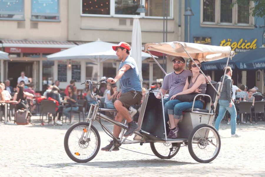 Cologne: Private Rickshaw Tour - Heinzelmännchenbrunnen and Cologne’s old stories