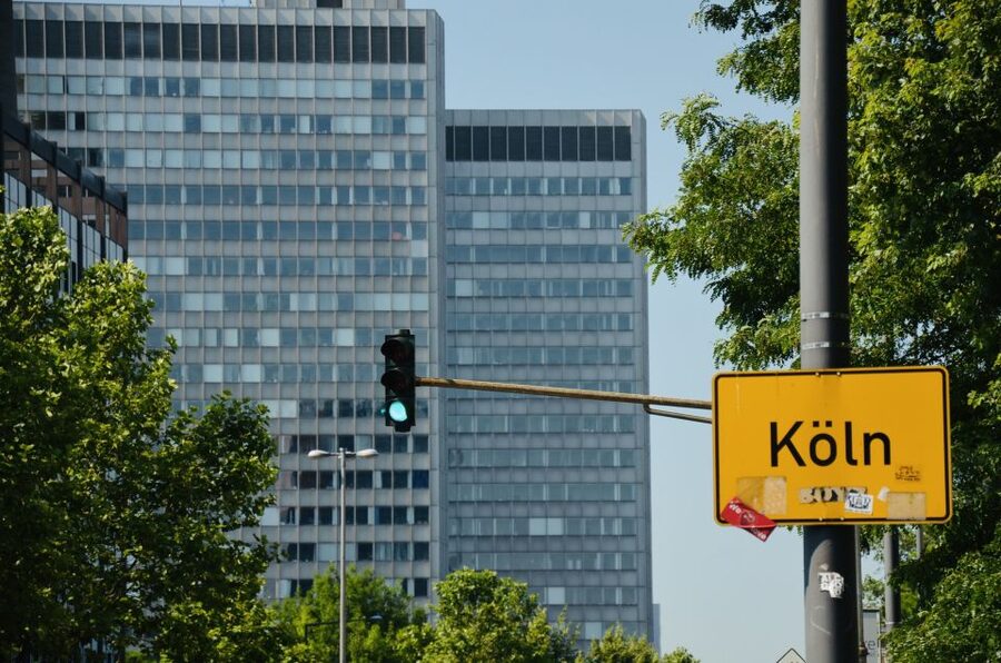 Cologne: Private Walking Tour of City Center - Hohe Street and the Heinzelmännchen Fountain finish