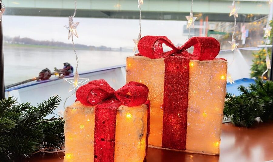 Cologne: Rhine River Winter Cruise with Festive Music - Live Christmas music inside the warm cabin