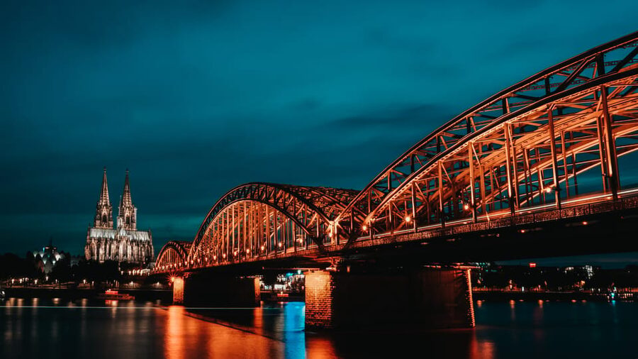 Cologne: Rhine River Winter Cruise with Festive Music - Glühwein, hot chocolate, cake, and table service