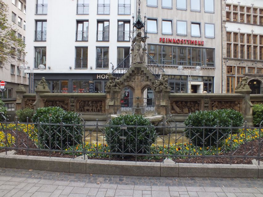 Cologne: Sagen- und Histörchentour in German - The Guides and the Tone of the Tour