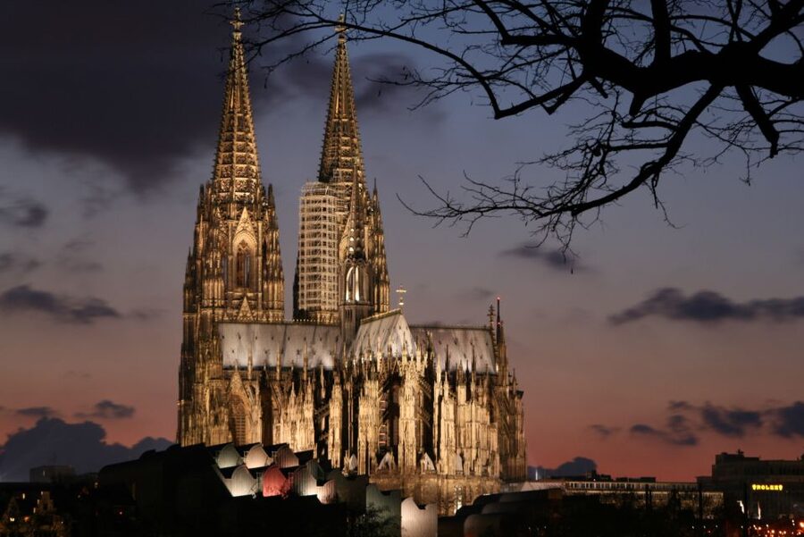 Cologne: Sagen- und Histörchentour in German - The Heinzelmännchen and Cologne’s Local Sense of Humor