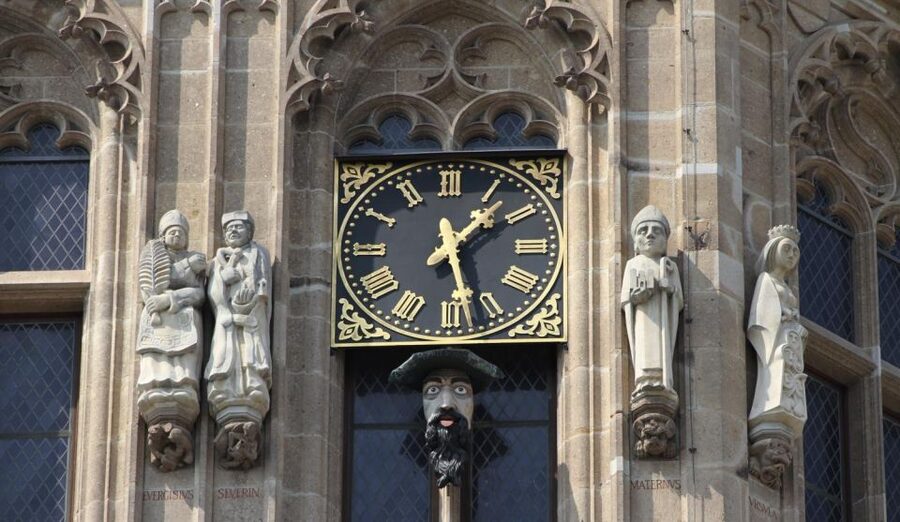 Cologne: The Night Watchman Old Town Walking Tour in German - The Odd Stories About Pigs, Dogs, and Churches