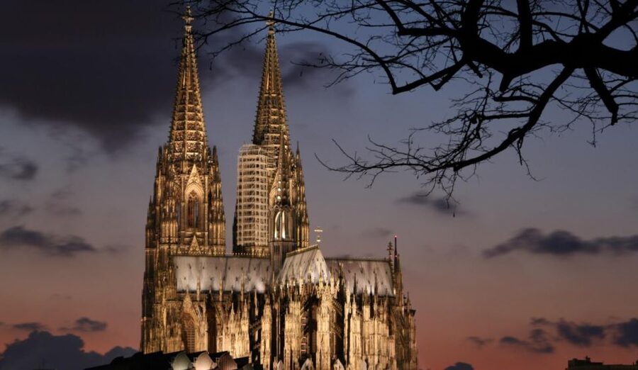 Cologne: The Night Watchman Old Town Walking Tour in German - Historic Buildings Seen in the Evening