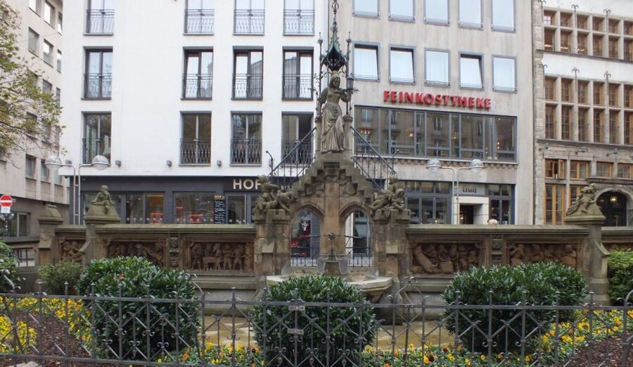 Cologne: The Night Watchman Old Town Walking Tour in German - A German Tour With a Clear Audience