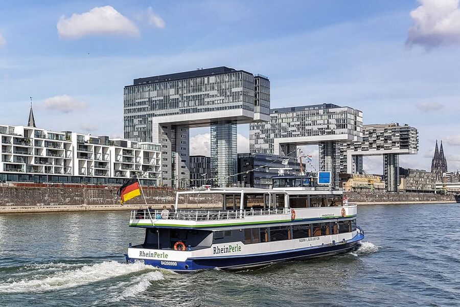 Cologne: Top Sights Rhine River Cruise - Skyline Tour - Seating, views, and comfort onboard