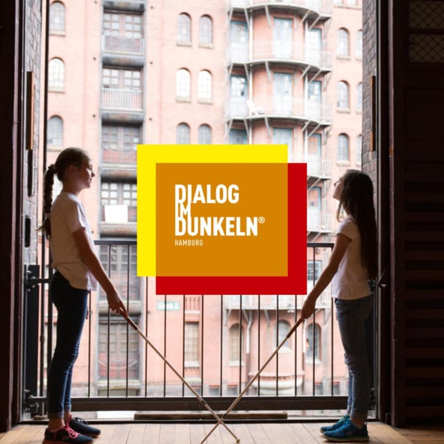 Dialog im Dunkeln (Dialogue in the Dark) - Walking through a park without sight
