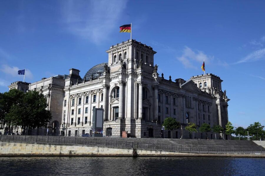 Discover Berlin Express Tour: 2hr Highlights - Starting at Pariser Platz and the Brandenburg Gate