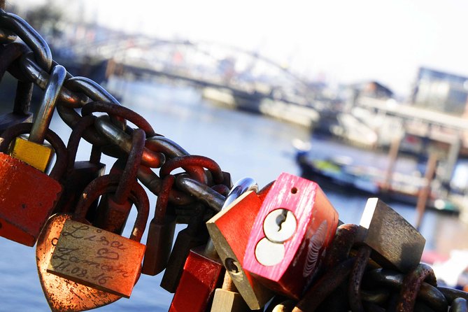 Discover Hamburg Walking Tour - The guides are the heart of the experience