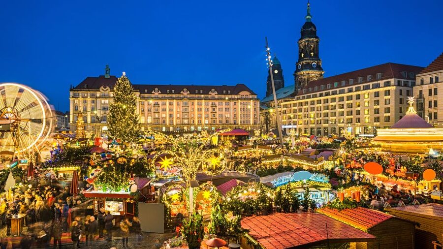 Dresden: Christmas Sightseeing Tour with a 'Pflaumentoffel' - One hour of Dresden from a heated double-decker