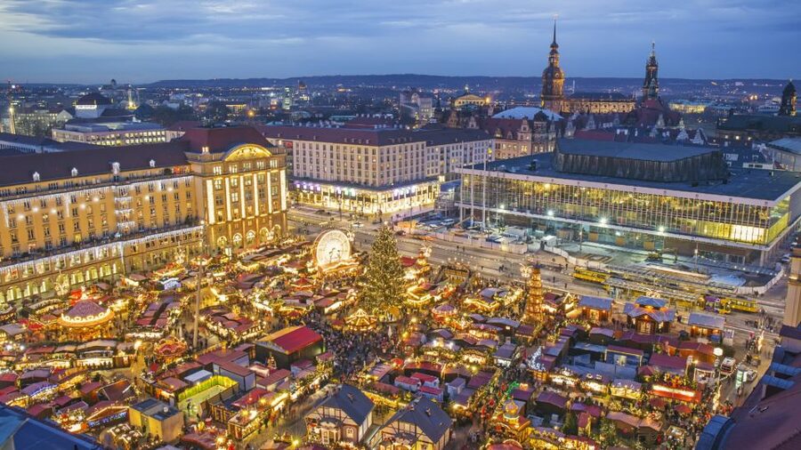 Dresden: Christmas Sightseeing Tour with a 'Pflaumentoffel' - Starting at Postplatz in Dresden