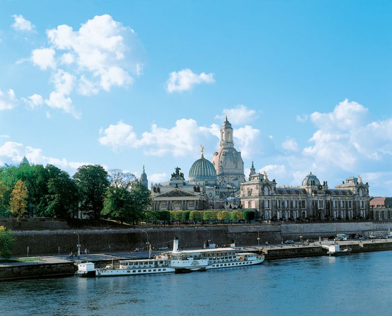 Dresden: Elbe River Cruise to Meissen - The paddle steamer is part of the attraction
