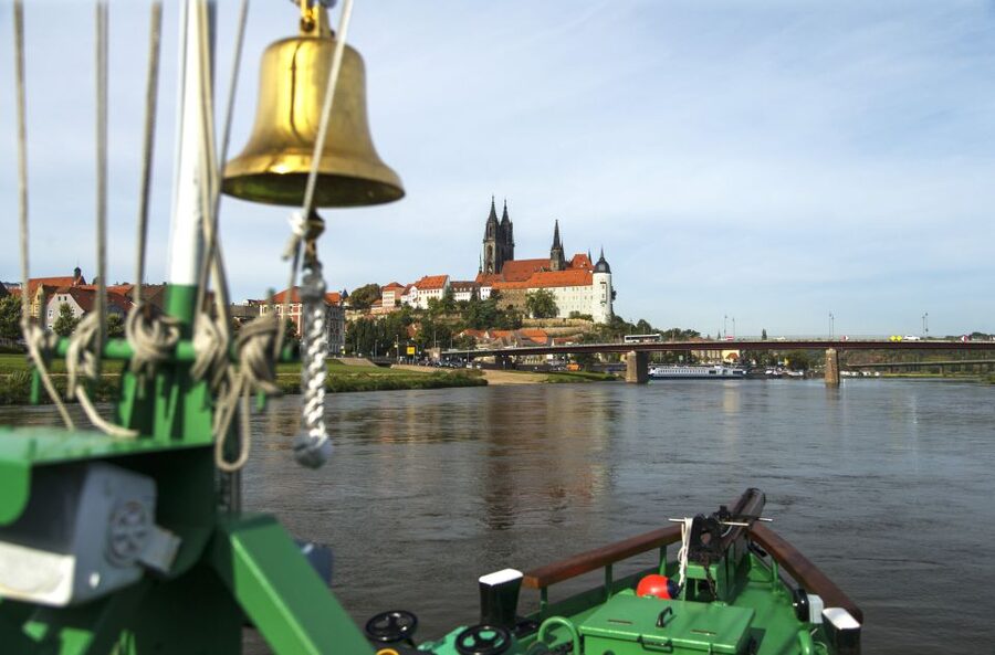 Dresden: Elbe River Cruise to Meissen - Finding the boat beneath Brühlsche Terrasse