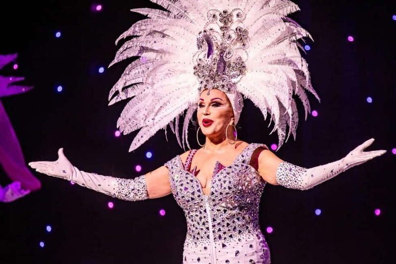 Dresden: Entrance Ticket for Travesty Revue Show - Who will enjoy Carte Blanche most