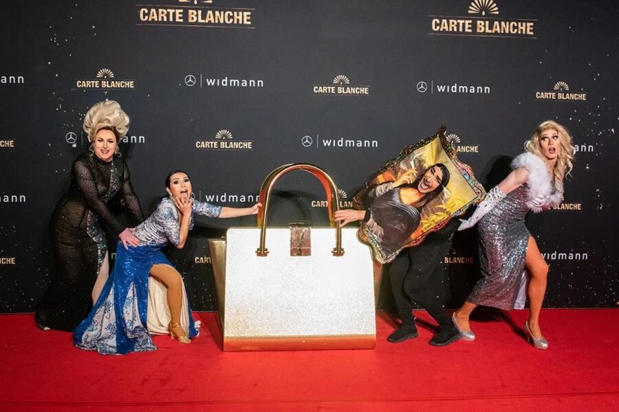 Dresden: Entrance Ticket for Travesty Revue Show - How Carte Blanche fits into a Dresden evening