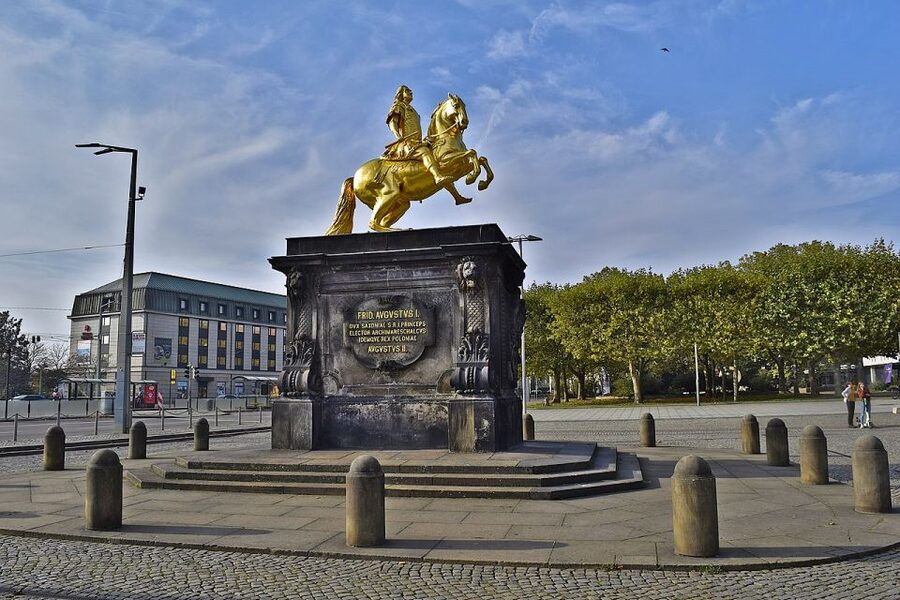 Dresden: Guided Segway Tour - Along the Königsufer and Elbe