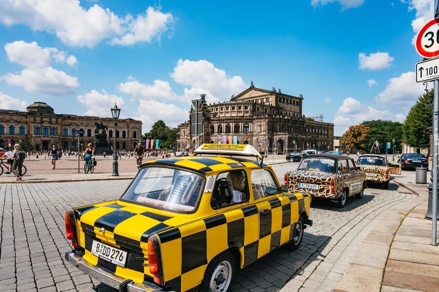 Dresden: Guided Sightseeing Tour in Classic Trabi Car - Yenidze and Dresden-Neustadt