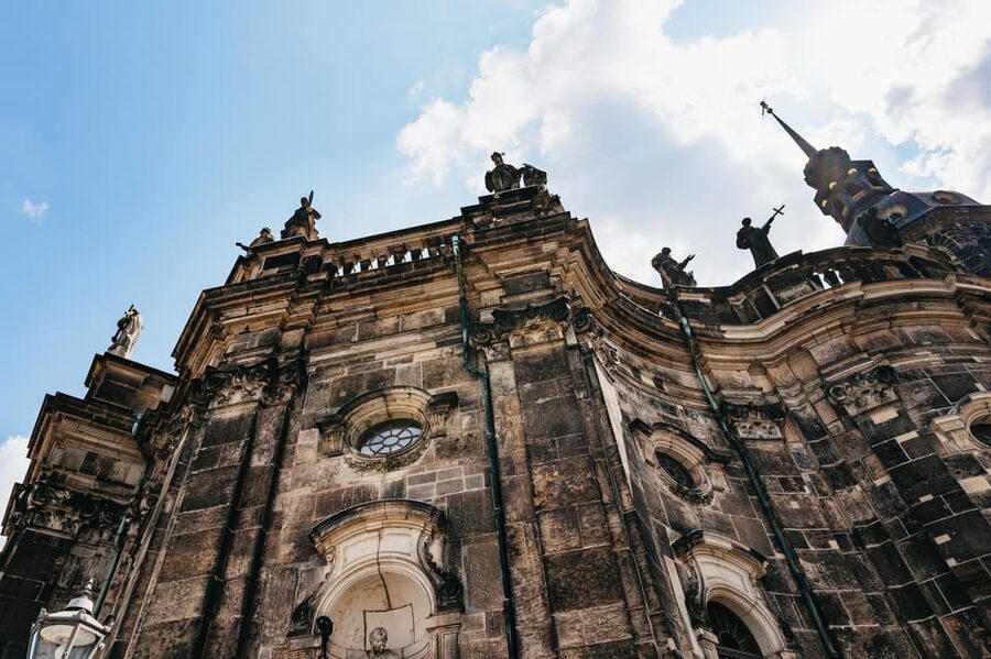 Dresden: Guided Sightseeing Tour in Classic Trabi Car - How the Convoy and Radio Commentary Work