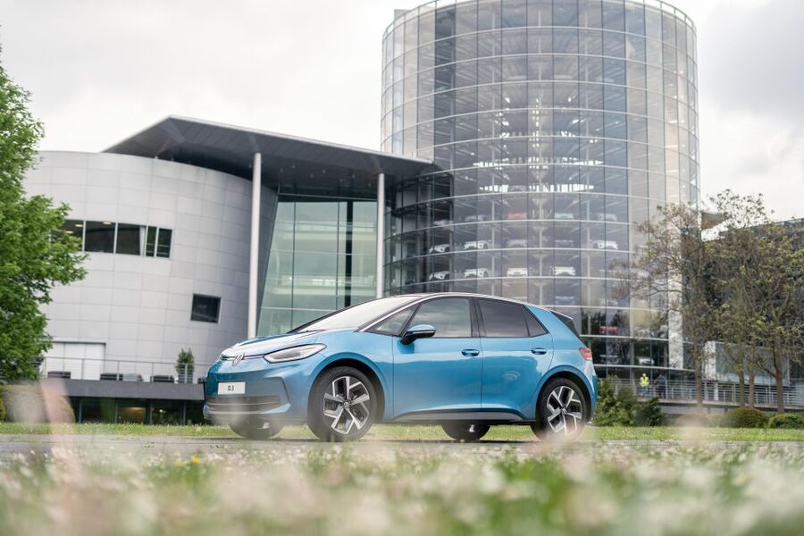 Dresden: Guided tour VW factory , test drive & food - Why Dresden’s Transparent Factory is worth your time