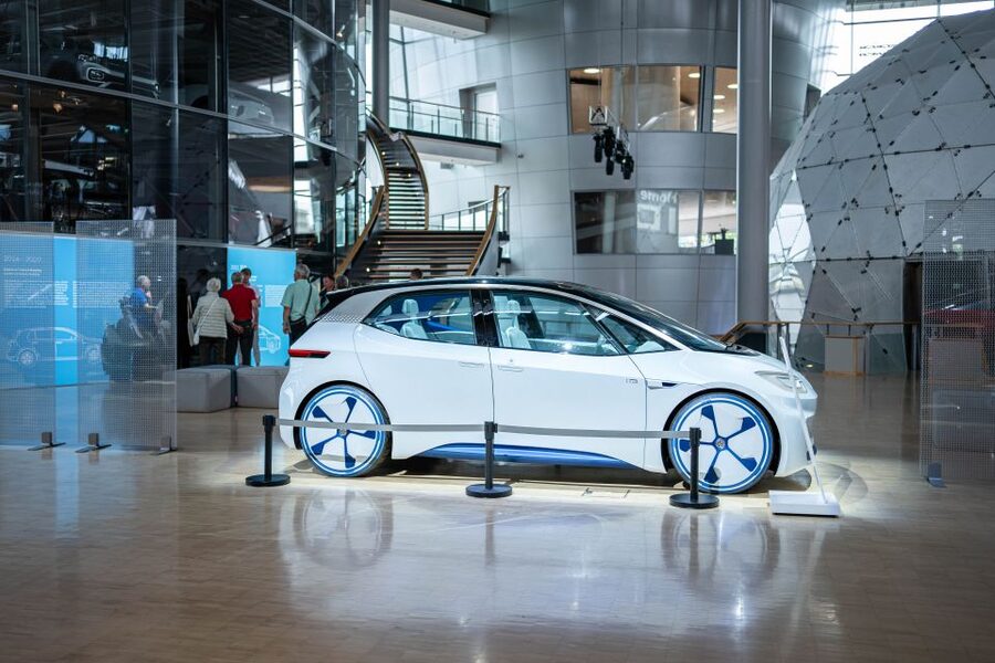 Dresden: Guided tour VW factory , test drive & food - The electric test drive adds real value
