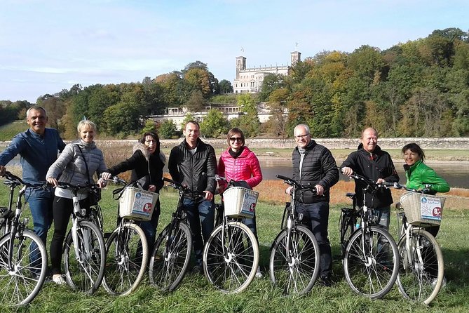 Dresden Highlights - Big city tour with bike - Thirty minutes beside the Elbe