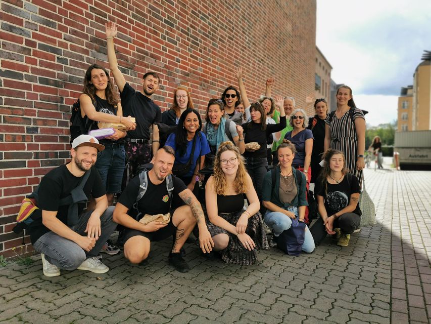 Dresden: Krimi Outdoor Escape Game “Mord am Elbufer” - The final evaluation and team photo