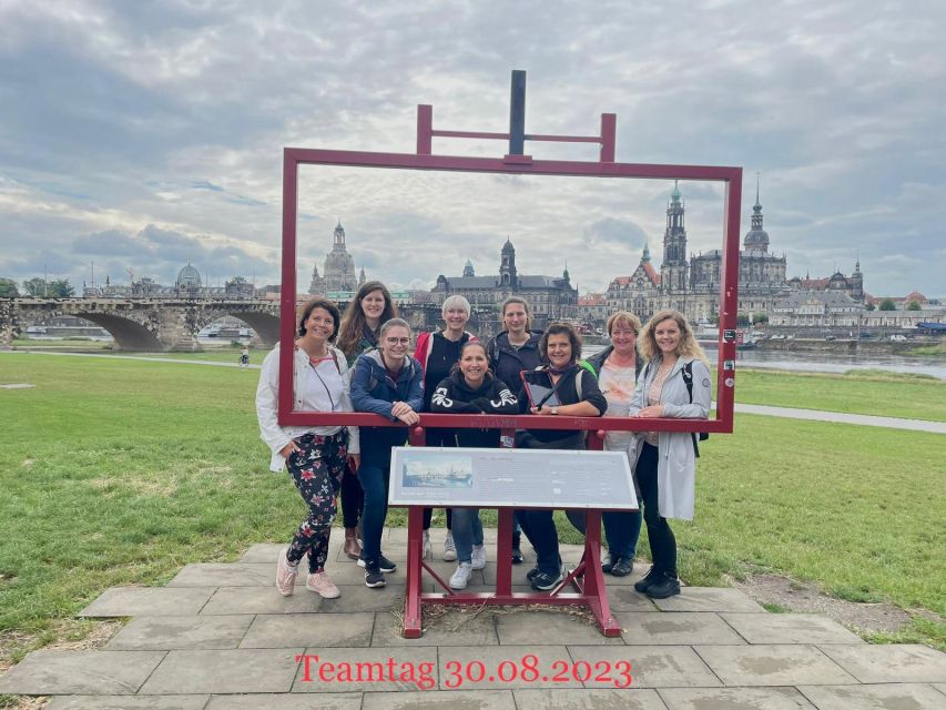 Dresden: Krimi Outdoor Escape Game “Mord am Elbufer” - Meeting at the Golden Rider