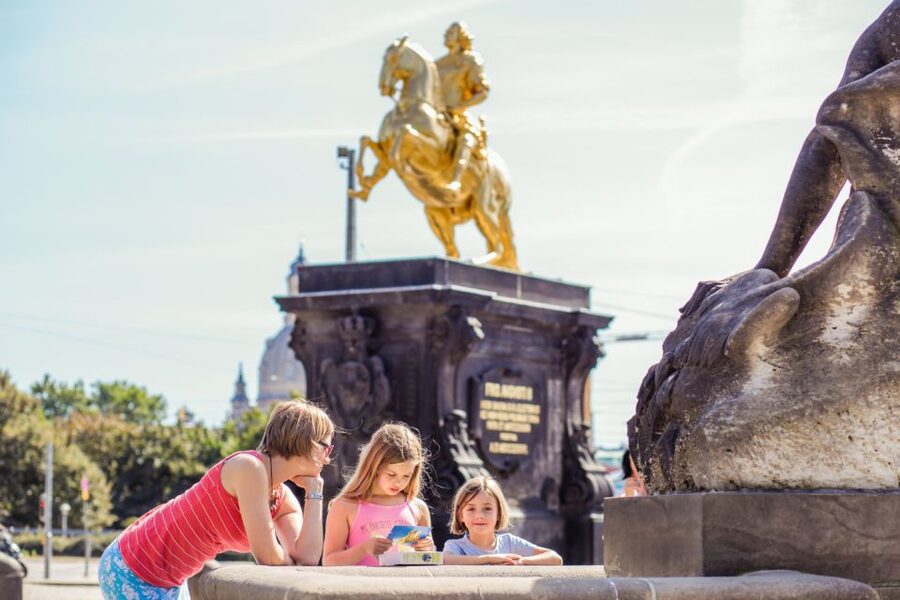 Dresden Neustadt: Scavenger Hunt Self Guided Tour - Kunsthofpassage and the route’s most playful stop