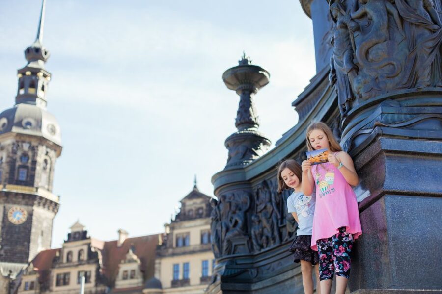 Dresden: Old Town Scavenger Hunt for Children - How the envelope system works