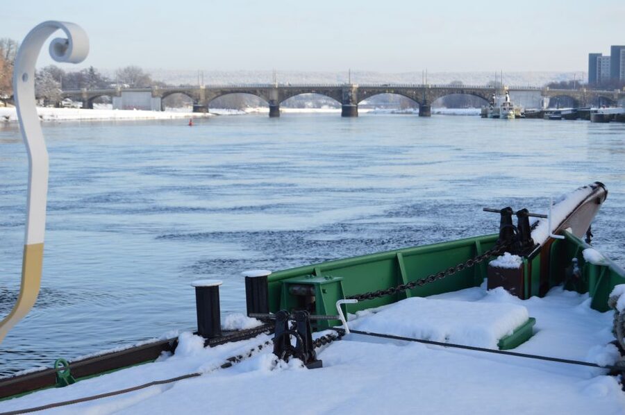 Dresden: Paddle Steamer Winter Cruise to Pillnitz - Finding the right pier beneath Brühl’s Terrace