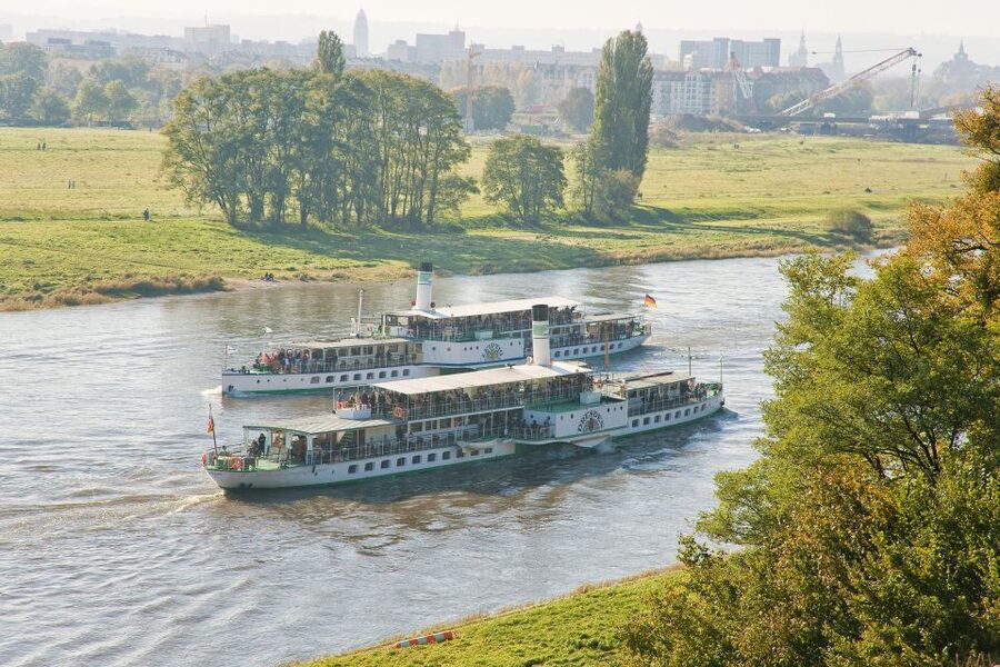 Dresden: Scavenger Hunt to Elbe River & Castles - Price, group size, and practical value