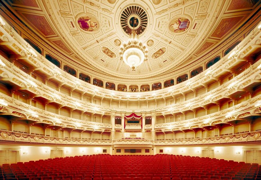 Dresden: Semperoper and Old Masters Picture Gallery - Meeting at the Schinkelwache on Theaterplatz