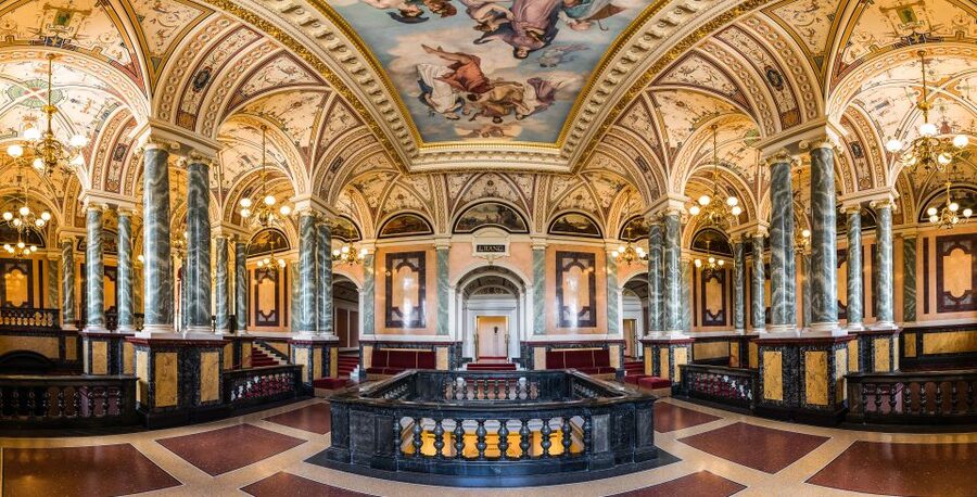Dresden: Semperoper and Old Town Tour - A 150-minute walk, not a passive sightseeing ride