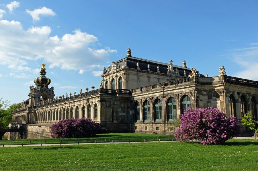 Dresden: Shared Small Group Walking Tour in English - Meeting the guide at Schlossplatz